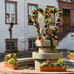 Osterbrunnen geschmückt